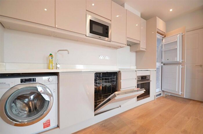 2 Bedroom Apartment To Rent In Benhill Avenue, Sutton, SM1