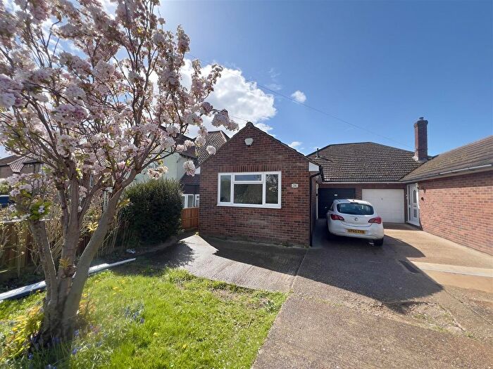 2 Bedroom Semi-Detached Bungalow To Rent In Hatch Lane, Harmondsworth, West Drayton, UB7