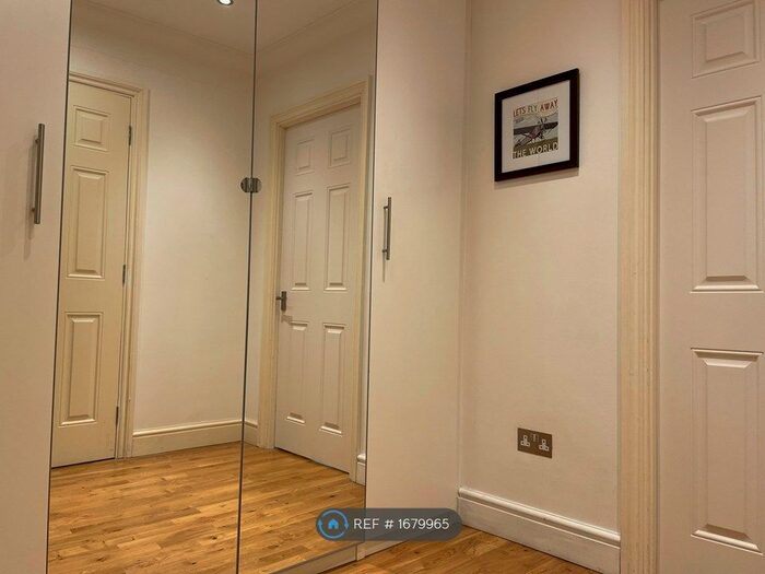 1 Bedroom Flat To Rent In Russell Court, London, WC1H