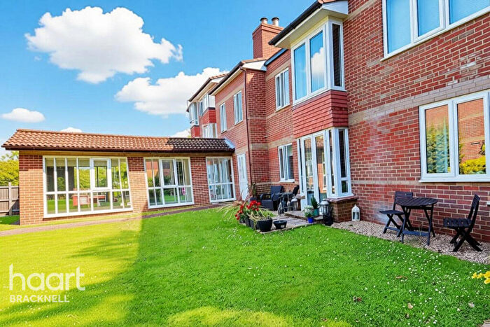 1 Bedroom Apartment For Sale In New Road, Crowthorne, RG45