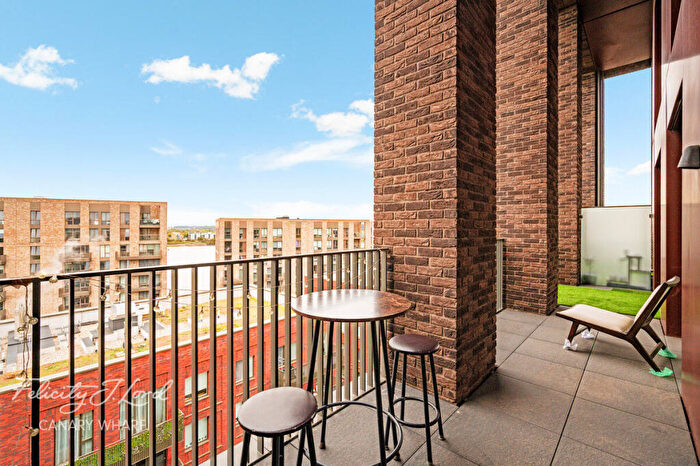 3 Bedroom Apartment For Sale In Cavendish Square, London, E16