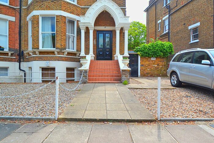 2 Bedroom Flat To Rent In Kew Gardens Road, Kew, Richmond, TW9