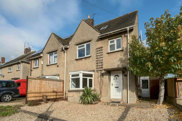 3 Bedroom Semi-Detached House To Rent In Eastfield Road, Witney, OX28