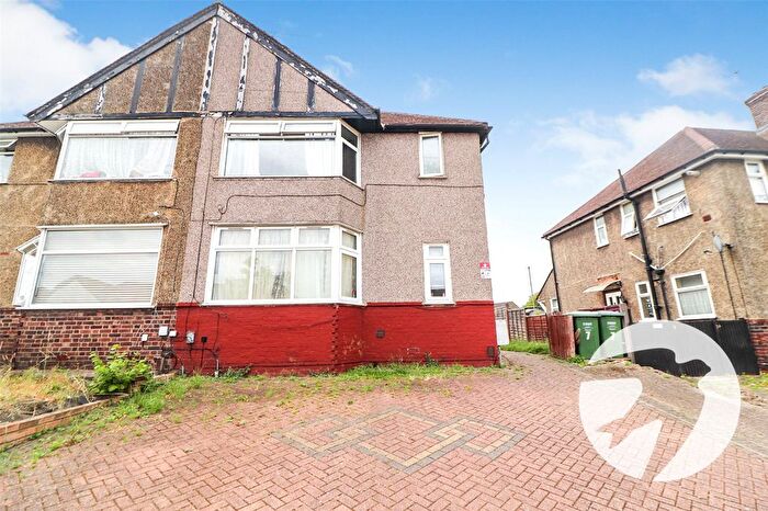 2 Bedroom Maisonette For Sale In Camrose Avenue, Erith, DA8