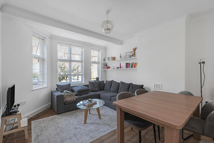 3 Bedroom Apartment To Rent In Oakfield Court, Haslemere Road, Crouch End, London, N8