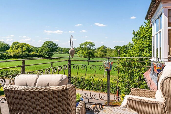 3 Bedroom Flat For Sale In Glasshouse Lane, Lapworth, Solihull, B94