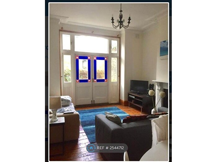 3 Bedroom Flat To Rent In Gloucester Drive, London, N4