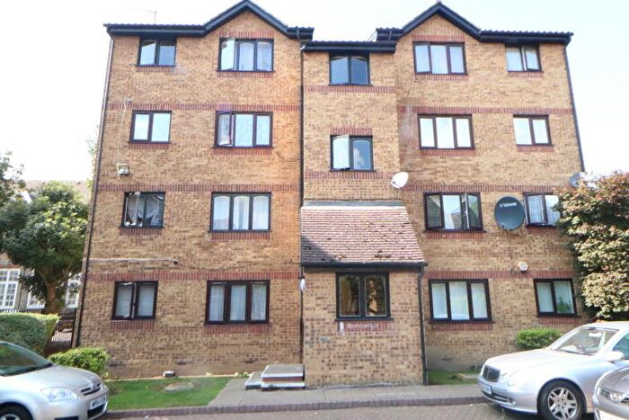Studio To Rent In Gartons Close, Enfield, EN3