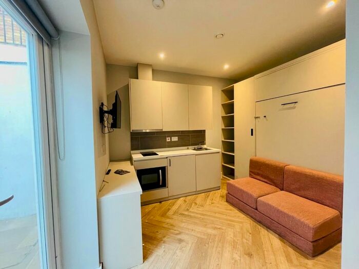 Studio To Rent In Hanger Lane, London, W5