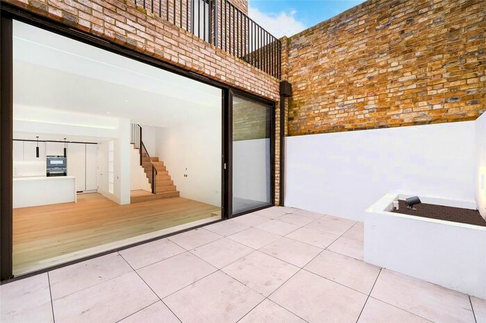 3 Bedroom Terraced House To Rent In Walcot Mews, Walcot Square, London, SE11