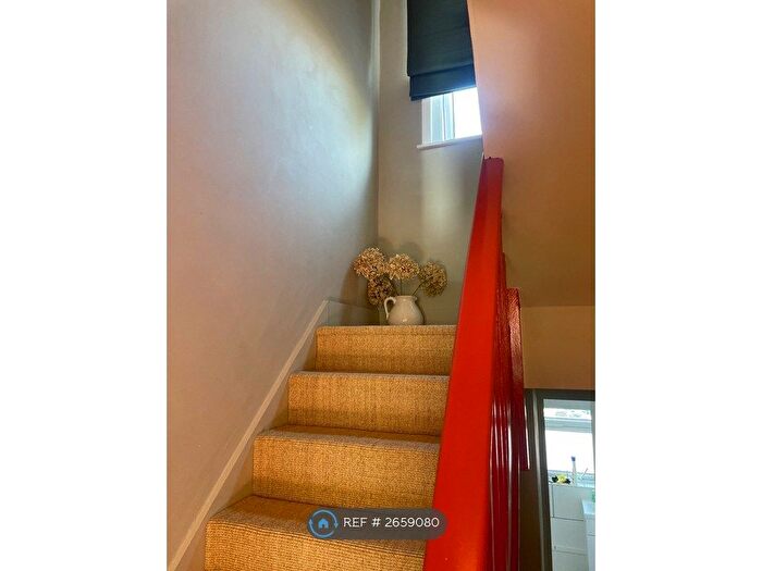 2 Bedroom Flat To Rent In Vicarage Grove, London, SE5