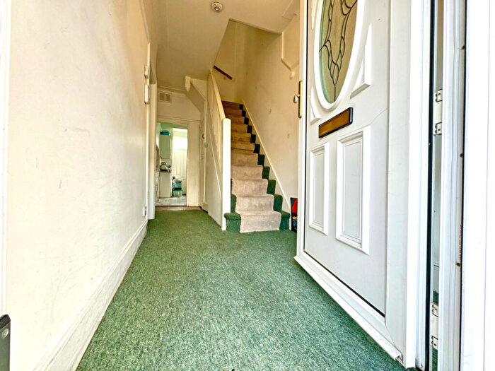 3 Bedroom Terraced House For Sale In Brockenhurst Gardens, Ilford, IG1
