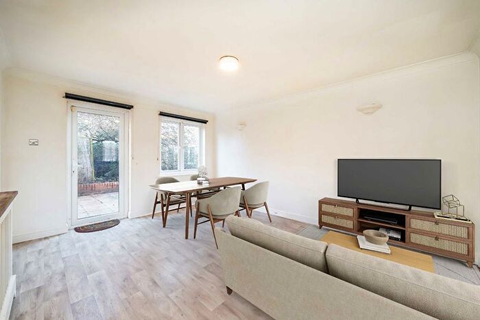 2 Bedroom Flat For Sale In Ascalon Street, Battersea, SW8