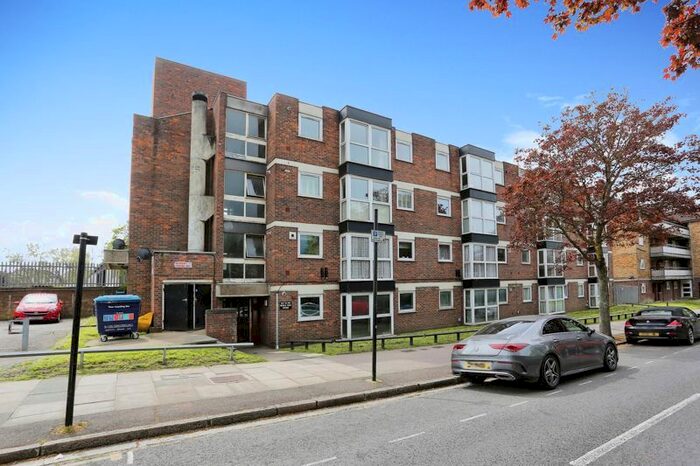 1 Bedroom Flat To Rent In Middle Park Avenue, London, SE9