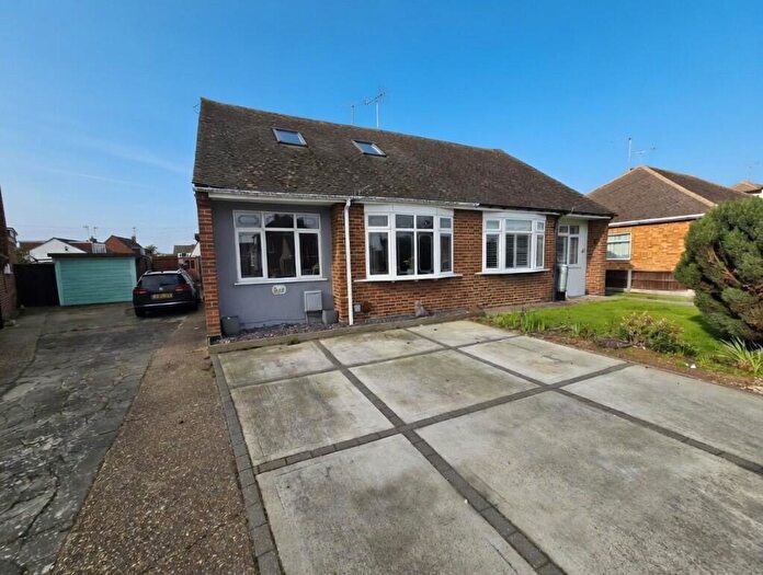 3 Bedroom Semi Detached House For Sale In Mansted Gardens, Rochford, Essex, SS4