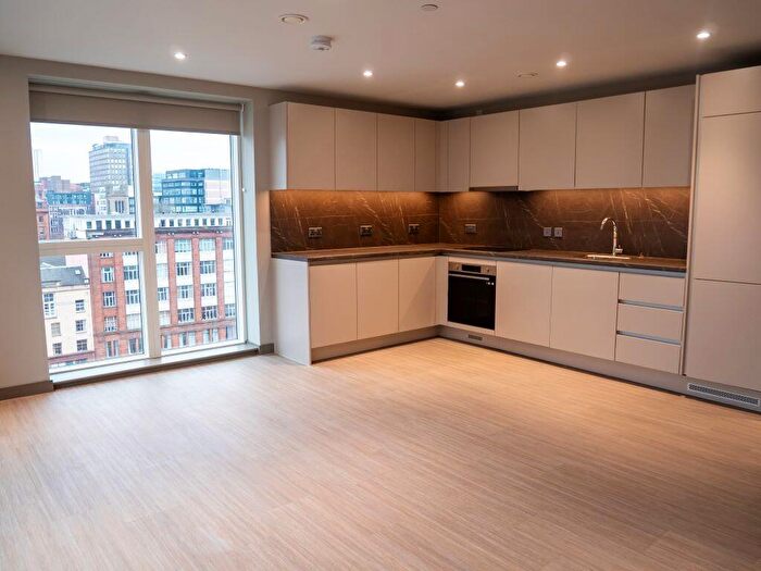 3 Bedroom Apartment To Rent In Candleriggs, Trongate, Glasgow, G1