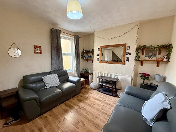 4 Bedroom House To Rent In Bed, Rhymney Street, CF24