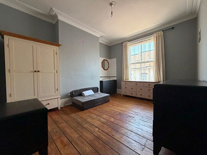 1 Bedroom Property To Rent In Room, Holdenhurst Road, Bournemouth, Dorset, BH8