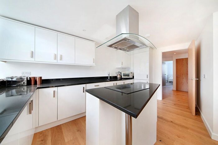 3 Bedroom Flat To Rent In Clarence Avenue, Clapham Common, SW4