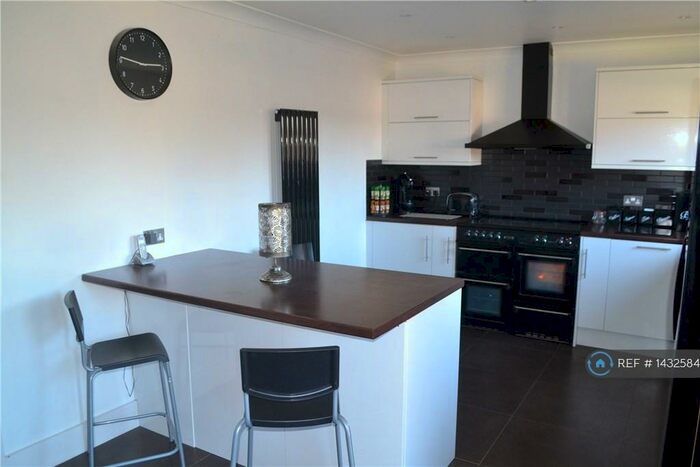 4 Bedroom Semi-Detached House To Rent In Towncourt Lane, Orpington, BR5