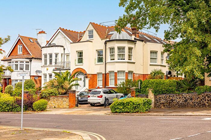 3 Bedroom Flat For Sale In Galton Road, Westcliff-On-Sea, SS0