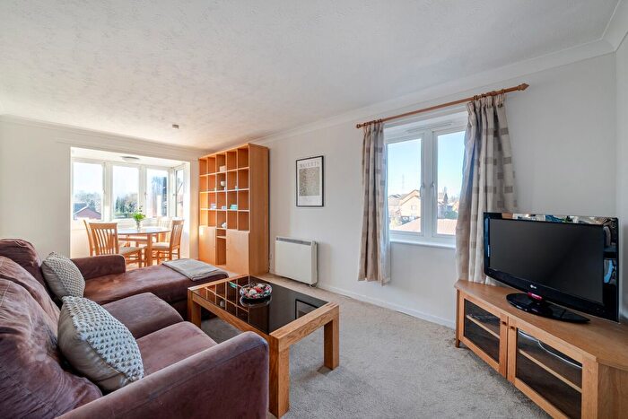 2 Bedroom Flat For Sale In Keats Close, London, SW19