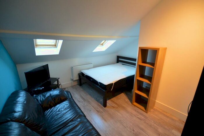 2 Bedroom Flat To Rent In Harrow Road, West End, LE3