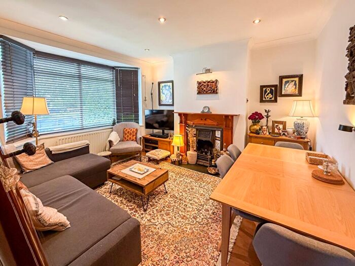 2 Bedroom Maisonette For Sale In Colindeep Lane, London, NW9