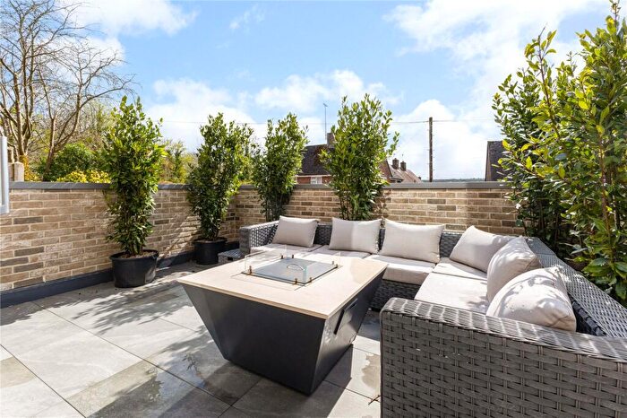 4 Bedroom Semi-Detached House For Sale In Dell Road, Winchester, Hampshire, SO23