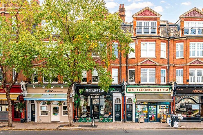 3 Bedroom Flat To Rent In High Street, Teddington, TW11