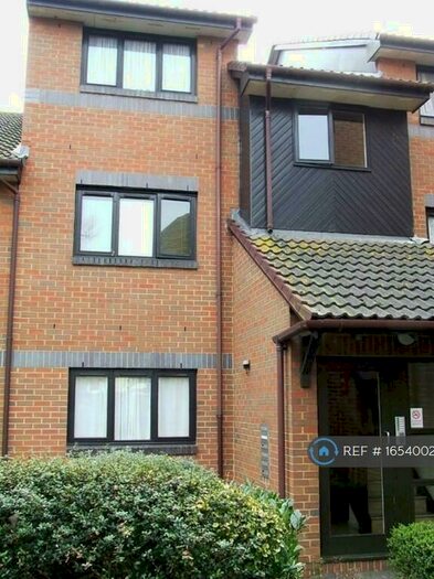 1 Bedroom Terraced House To Rent In Capstan Close, Romford, RM6