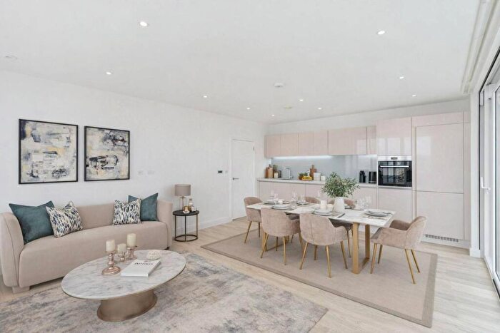 2 Bedroom Flat For Sale In Butler Court, Battersea, London, SW11