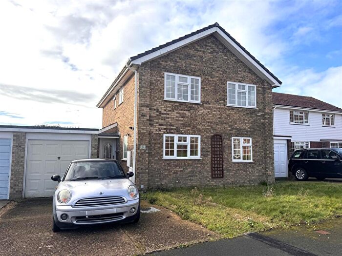 4 Bedroom Detached House For Sale In North Way, Seaford, BN25
