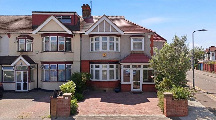 4 Bedroom End Of Terrace House To Rent In Cranbrook Rise, Ilford, IG1