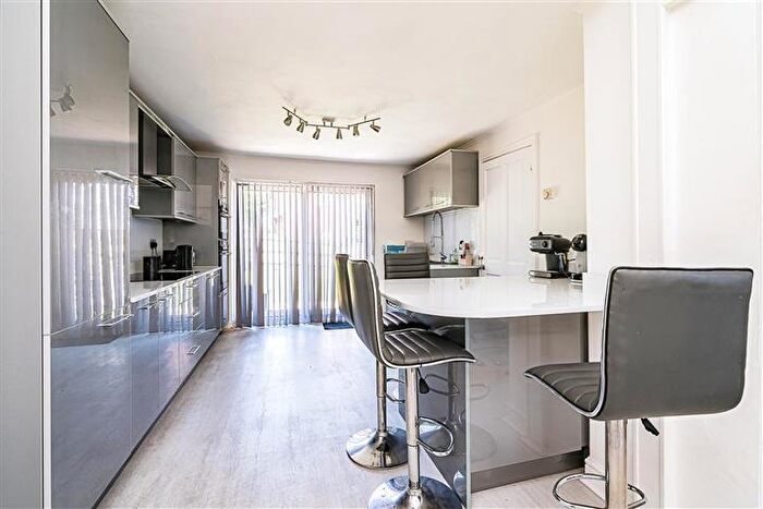 3 Bedroom Semi Detached House To Rent In The Parade, Dudley, DY1