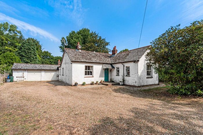 5 Bedroom Detached House For Sale In Abbey Road, Medstead, Alton, Hampshire, GU34