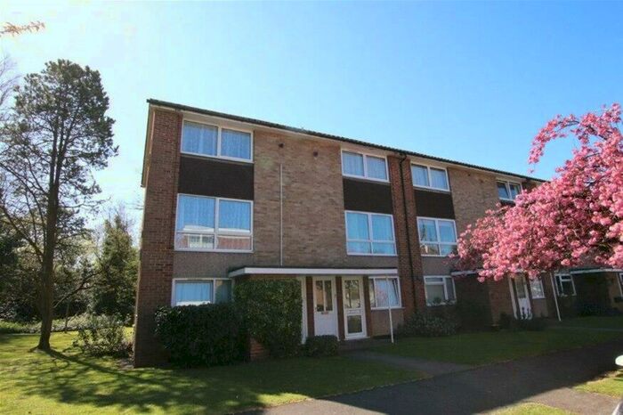 2 Bedroom Maisonette To Rent In Inglewood Court, Libenrood Road, Reading, RG30