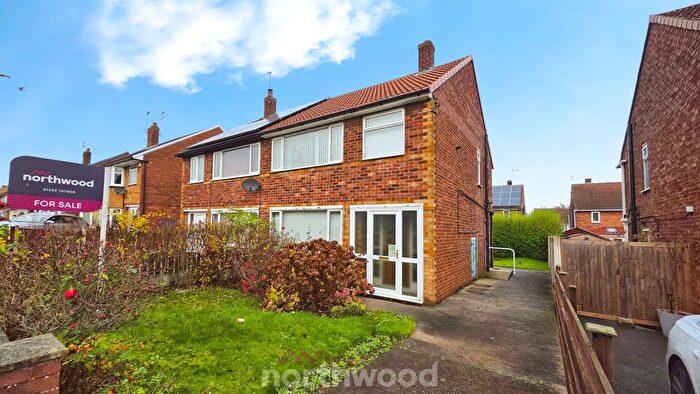 3 Bedroom Semi-Detached House For Sale In Colchester Court, Scawsby, Doncaster, DN5