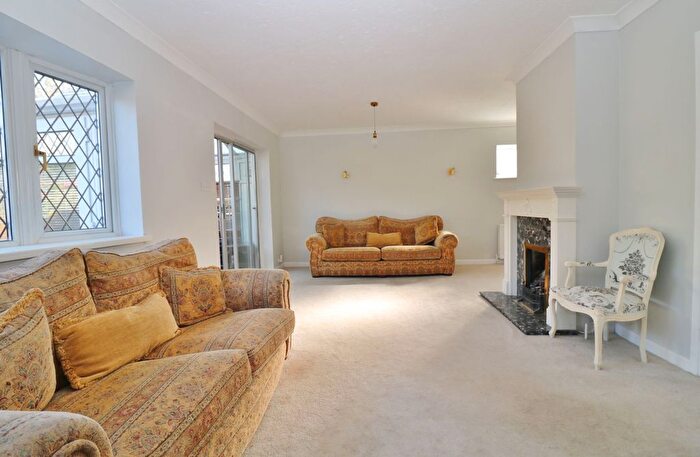 3 Bedroom Detached House For Sale In Foord Road, Hedge End, SO30