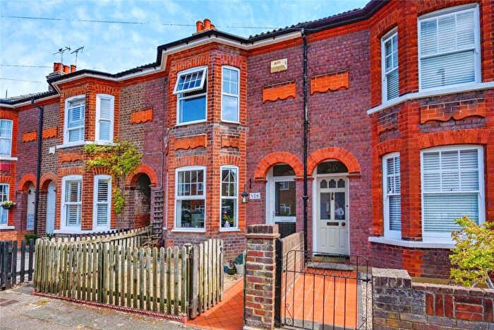 3 Bedroom Terraced House For Sale In Grove Road, Dunstable, Bedfordshire, LU5