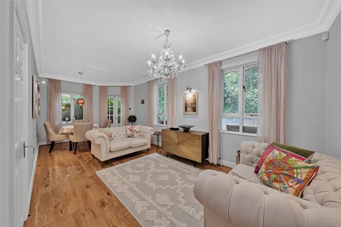 2 Bedroom Flat For Sale In Finchley Road, London, NW3