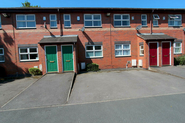 5 Bedroom House To Rent In Exbury Street, Manchester, M14