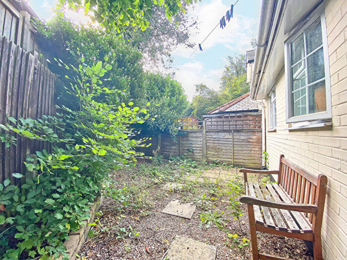 1 Bedroom Maisonette To Rent In Rosary Lodge, Ship Alley, Farnborough, GU14