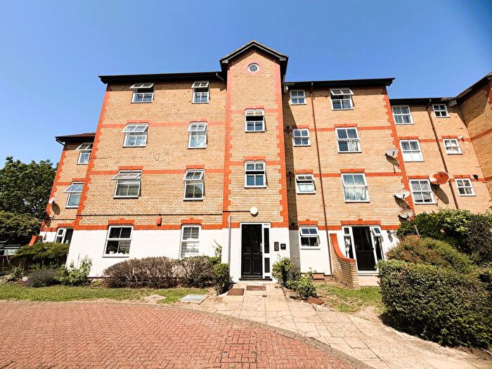1 Bedroom Flat To Rent In Kennet Square, Colliers Wood, London, CR4