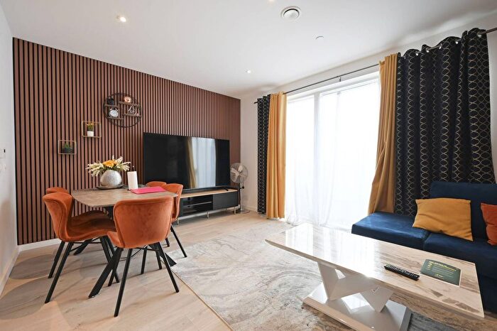 3 Bedroom Flat To Rent In Royal Quay Road, Canary Wharf, London, E16