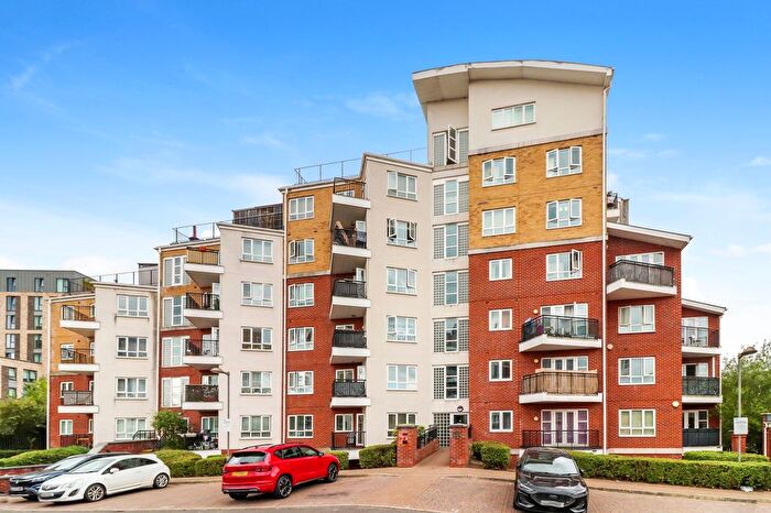 2 Bedroom Flat For Sale In The Gateway, Omega Court The Gateway, WD18