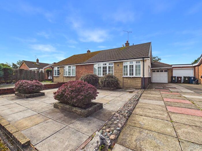 2 Bedroom Semi-Detached Bungalow For Sale In East Mead, Aughton, L39