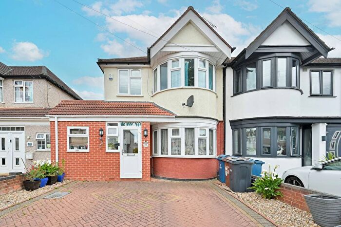 4 Bedroom Property To Rent In Ravenswood Crescent, Rayners Lane, Harrow, HA2