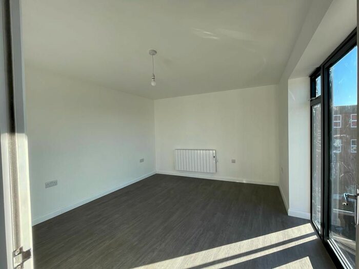 1 Bedroom Flat To Rent In Flat, High Street, Croydon, CR0