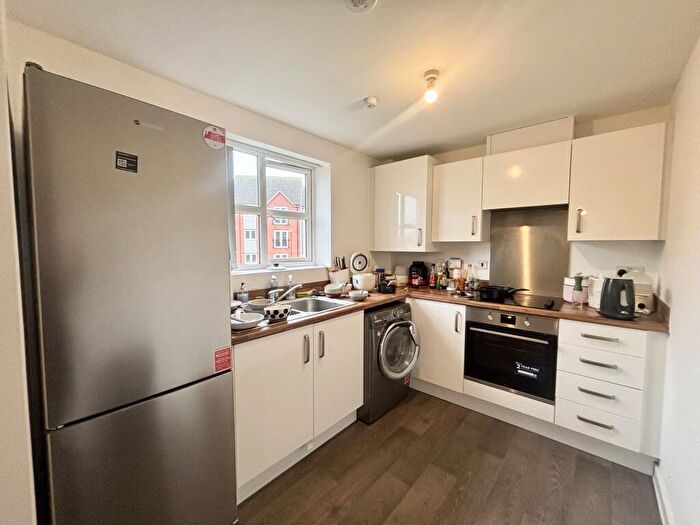 2 Bedroom Flat To Rent In Heroes Drive, B29